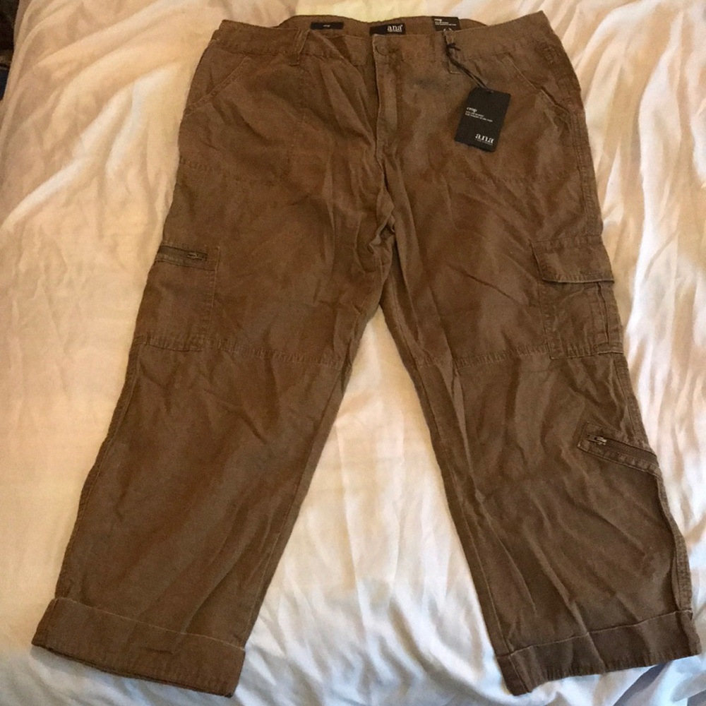 Cropped slim fit pants